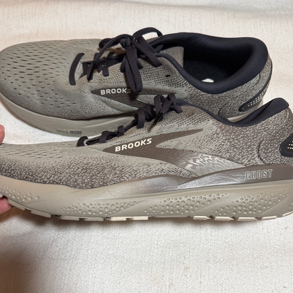 Brooks Men's Athletic Shoes - Tan and Black